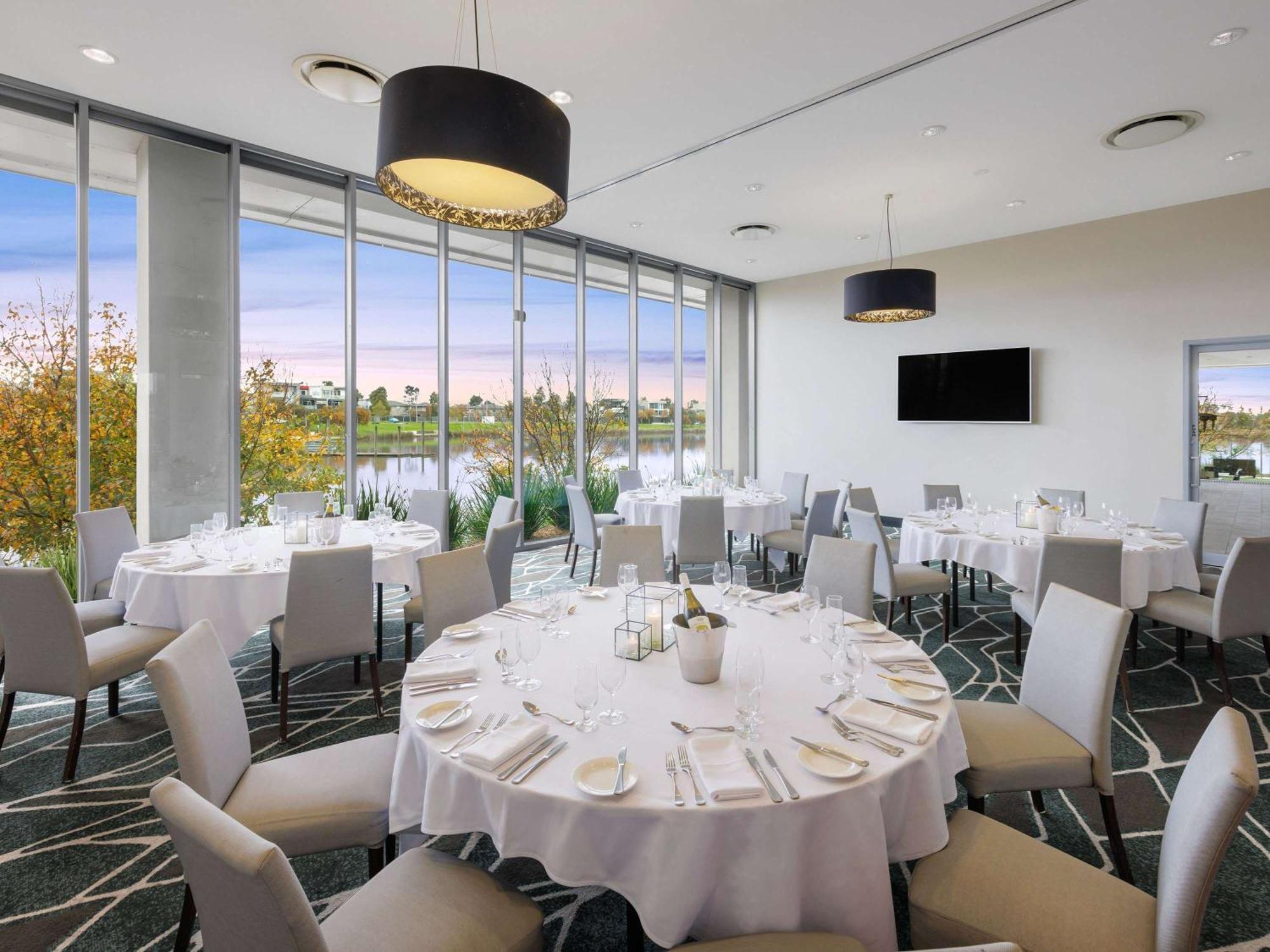 Mercure Melbourne Caroline Springs Exterior photo