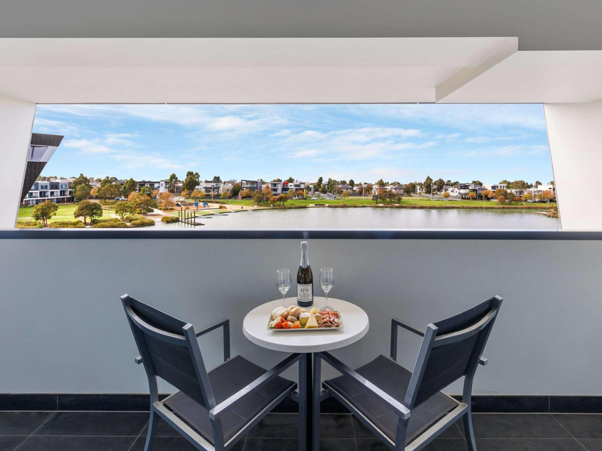 Mercure Melbourne Caroline Springs Exterior photo