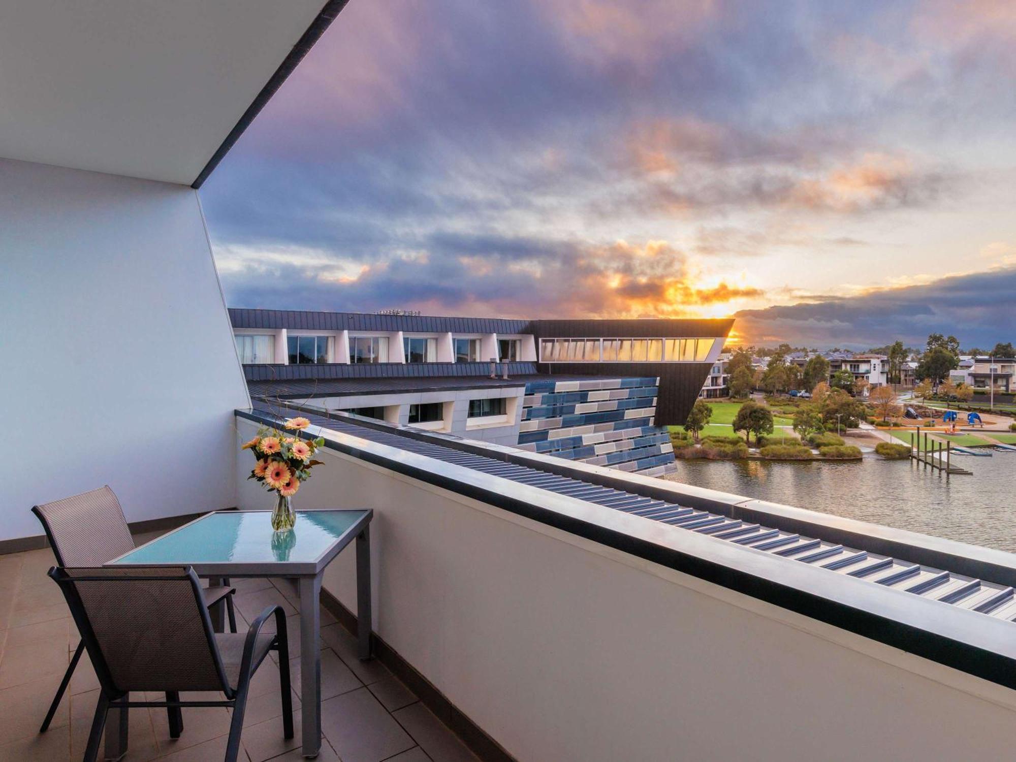 Mercure Melbourne Caroline Springs Exterior photo
