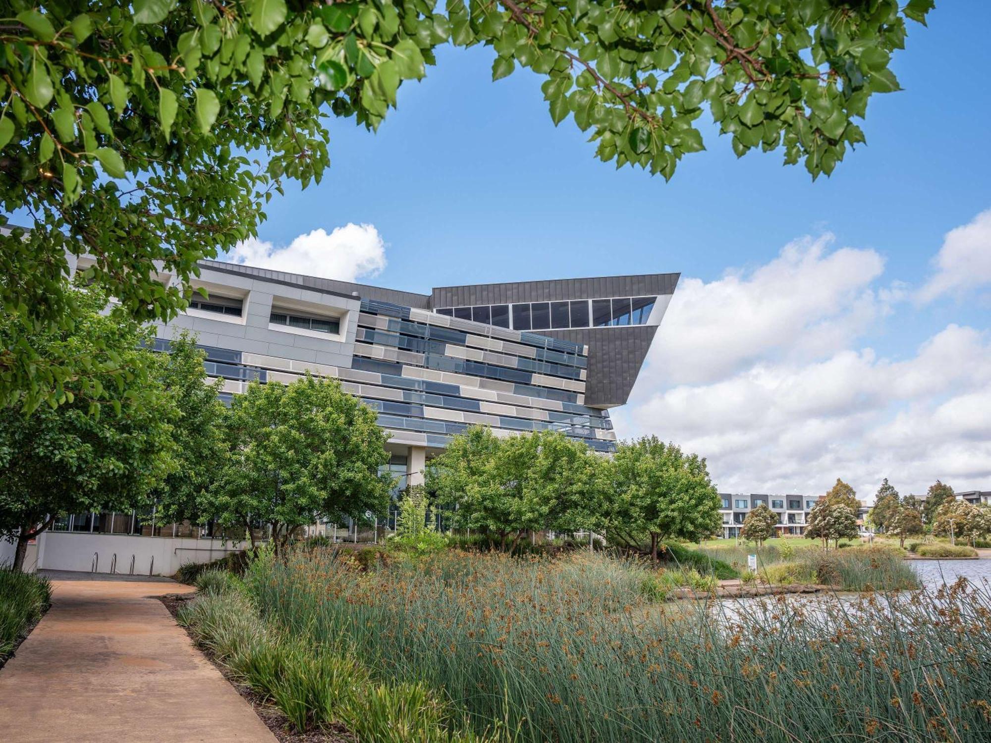 Mercure Melbourne Caroline Springs Exterior photo